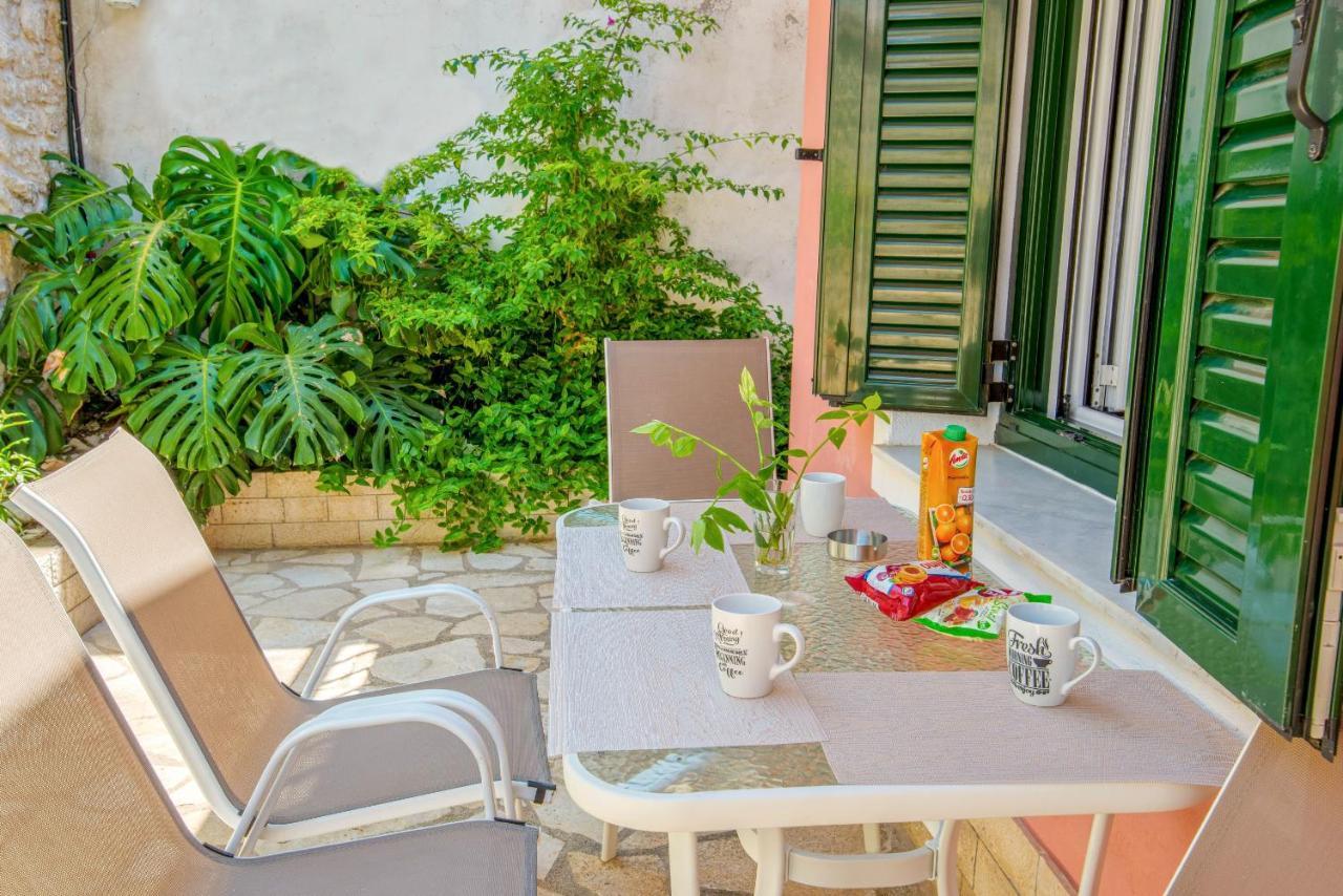 Doras House Apartment ไกออส ภายนอก รูปภาพ